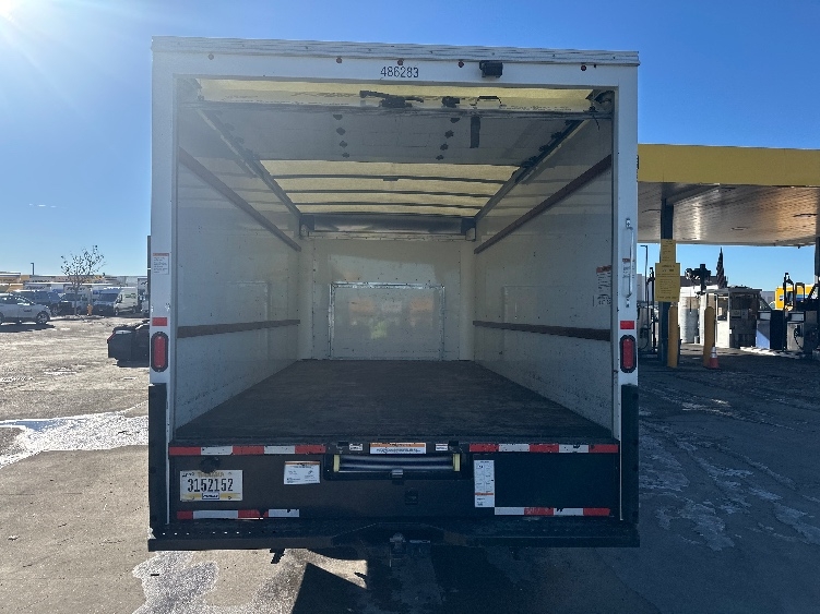 Used 2022 Ford E-350 - photo 10