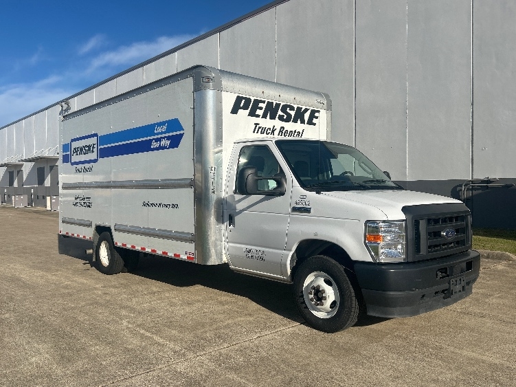 Used 2022 Ford E-350 - photo 1