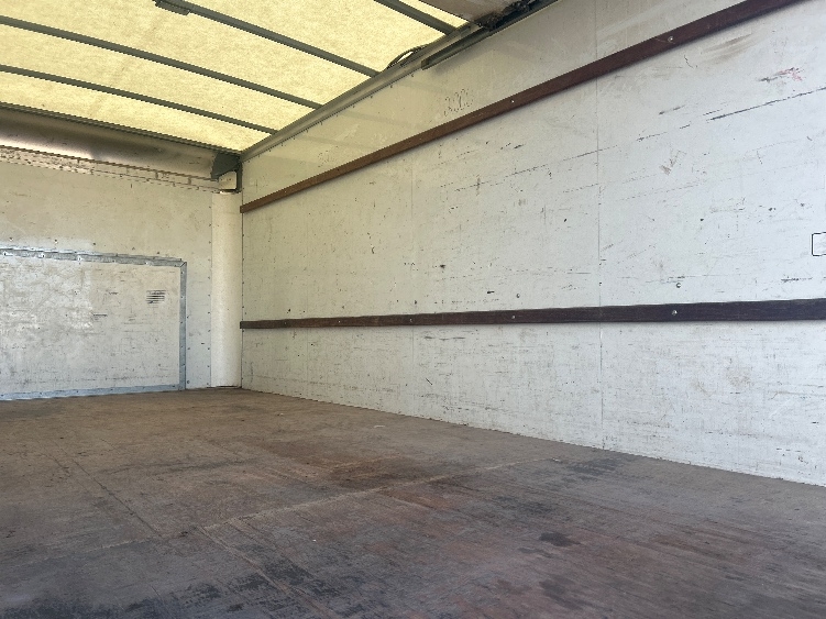 Used 2022 Ford E-350 - photo 13