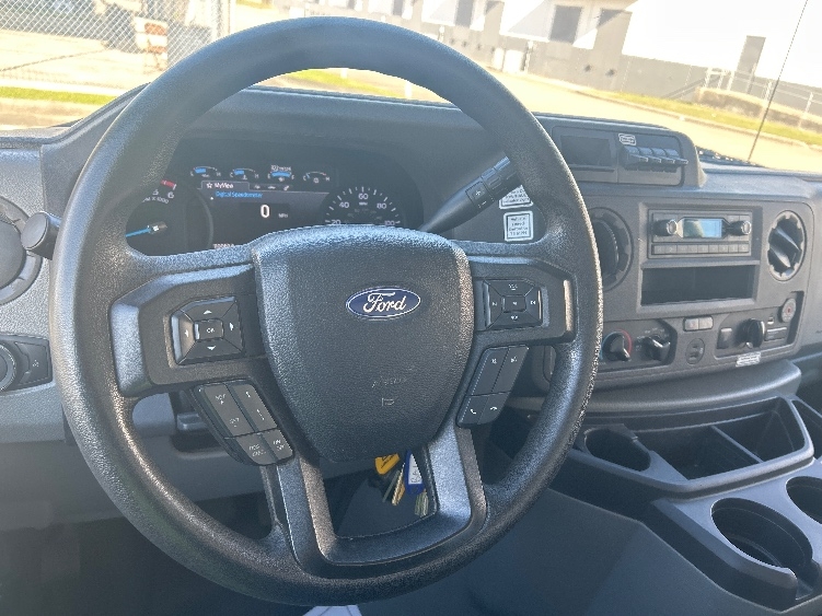 Used 2022 Ford E-350 - photo 18