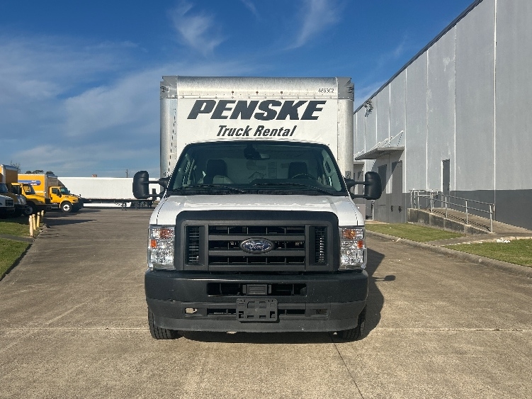 Used 2022 Ford E-350 - photo 2