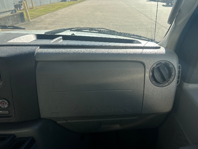 Used 2022 Ford E-350 - photo 22