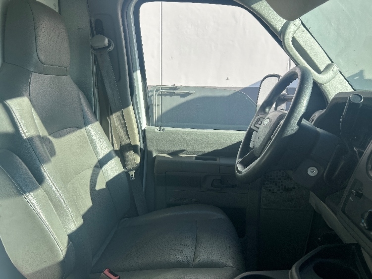 Used 2022 Ford E-350 - photo 23