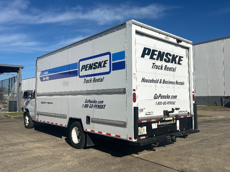 Used 2022 Ford E-350 - photo 8