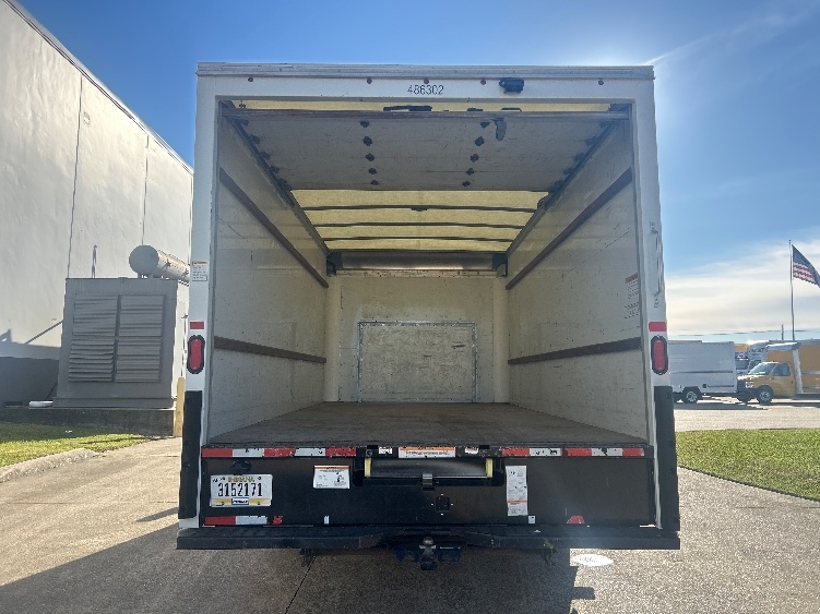 Used 2022 Ford E-350 - photo 10