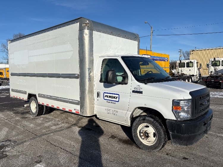 Used 2022 Ford E-350 - photo 1