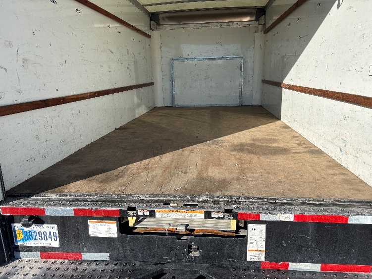Used 2022 Ford E-350 - photo 12