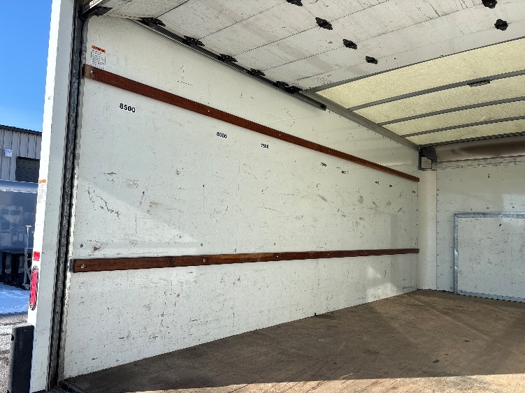 Used 2022 Ford E-350 - photo 13