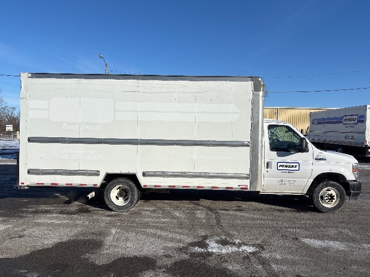 Used 2022 Ford E-350 - photo 17