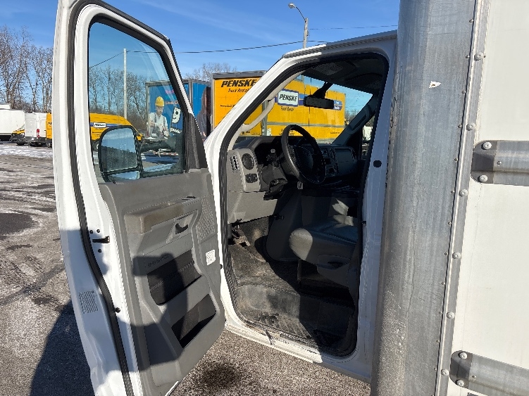 Used 2022 Ford E-350 - photo 18