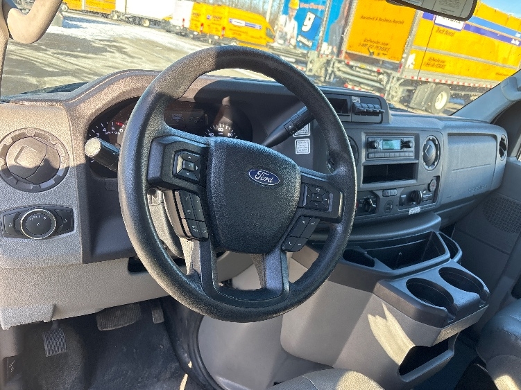 Used 2022 Ford E-350 - photo 19