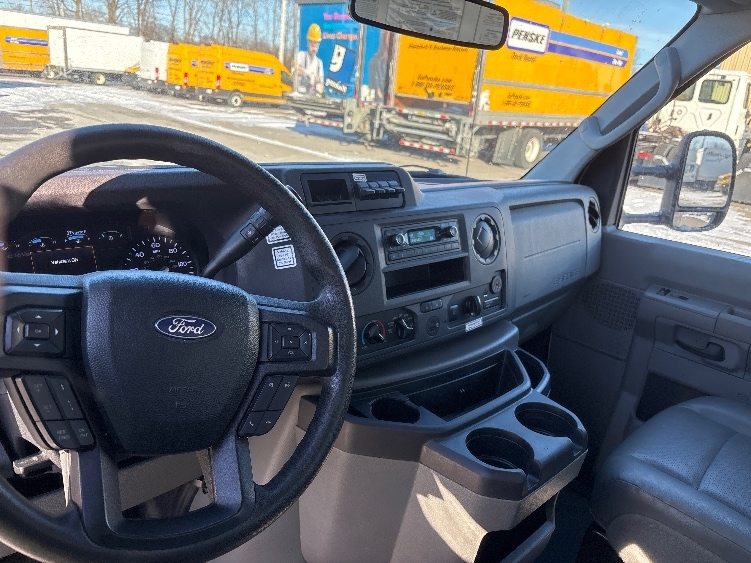 Used 2022 Ford E-350 - photo 20
