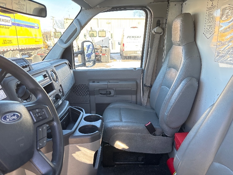 Used 2022 Ford E-350 - photo 21