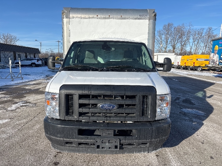 Used 2022 Ford E-350 - photo 2