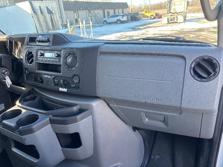 Used 2022 Ford E-350 - photo 23