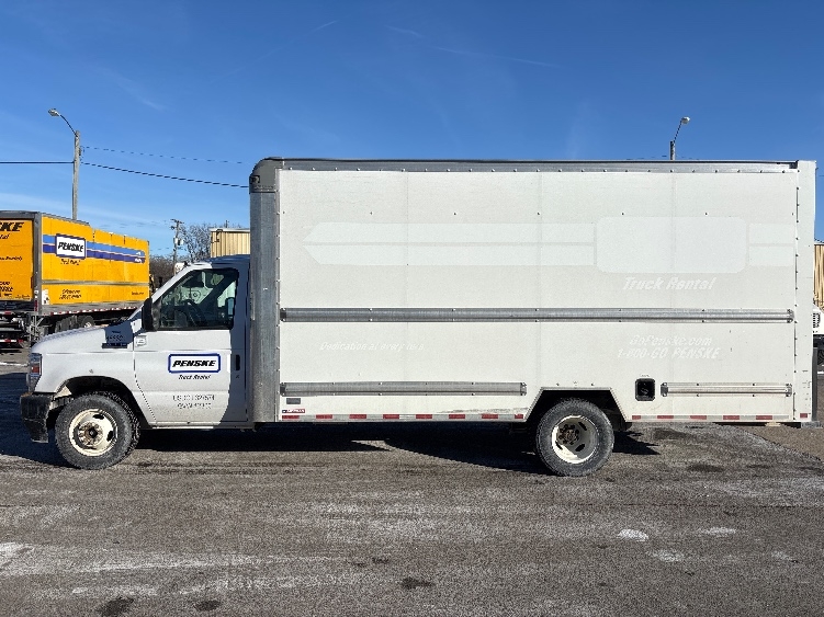 Used 2022 Ford E-350 - photo 6