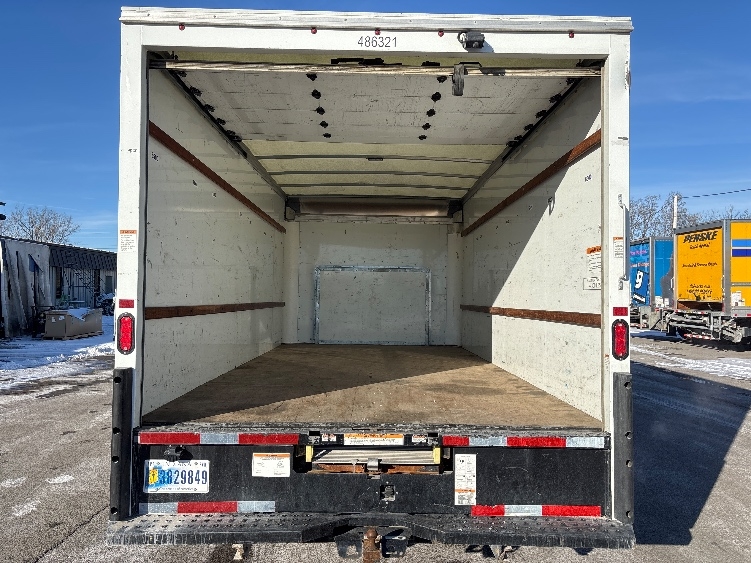 Used 2022 Ford E-350 - photo 10