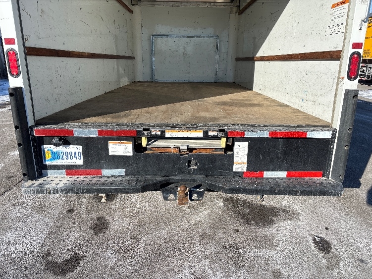 Used 2022 Ford E-350 - photo 11