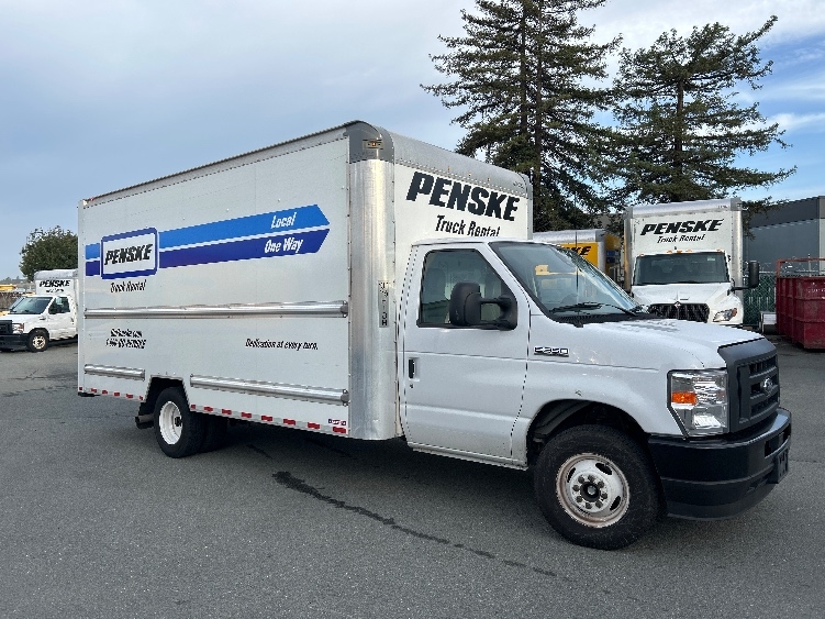 Used 2022 Ford E-350 - photo 1