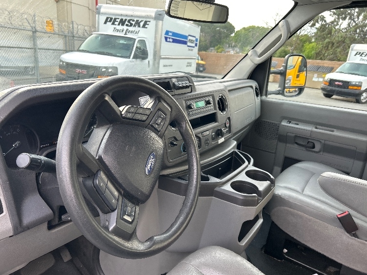 Used 2022 Ford E-350 - photo 19