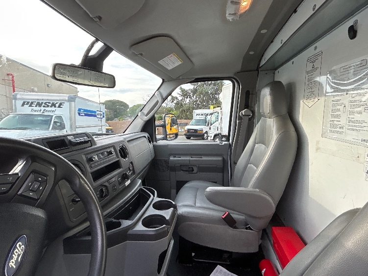 Used 2022 Ford E-350 - photo 21