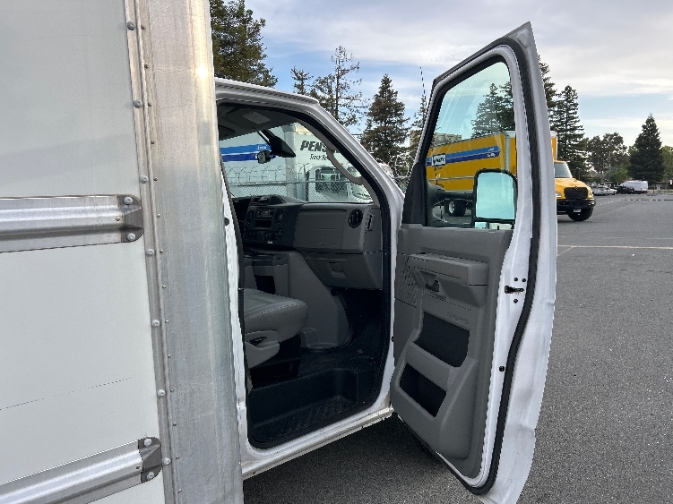 Used 2022 Ford E-350 - photo 22