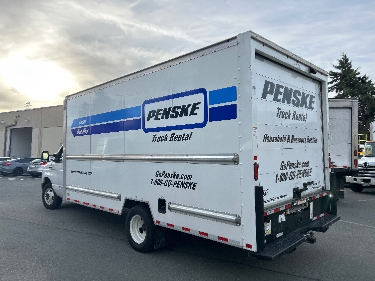 Used 2022 Ford E-350 - photo 8