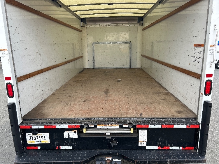 Used 2022 Ford E-350 - photo 11