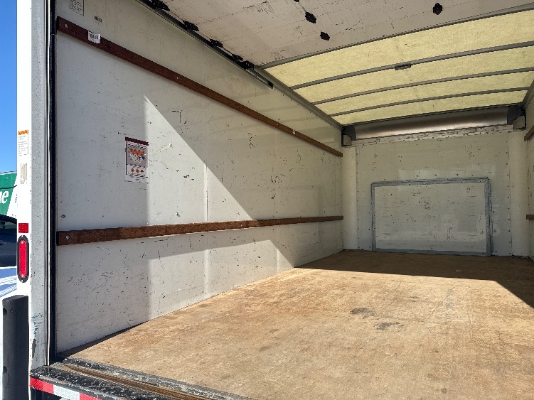 Used 2022 Ford E-350 - photo 12