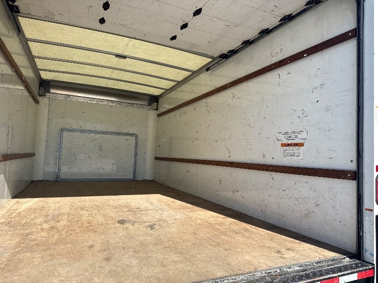 Used 2022 Ford E-350 - photo 13