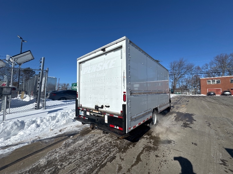 Used 2022 Ford E-350 - photo 14