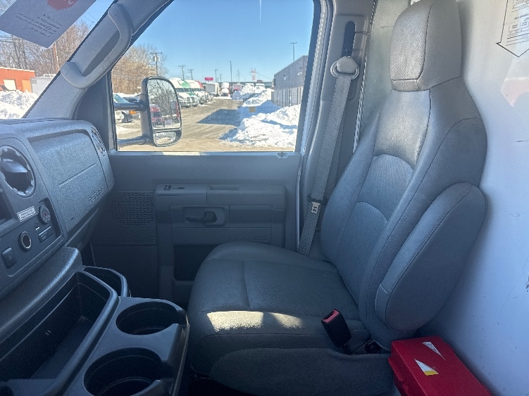 Used 2022 Ford E-350 - photo 20