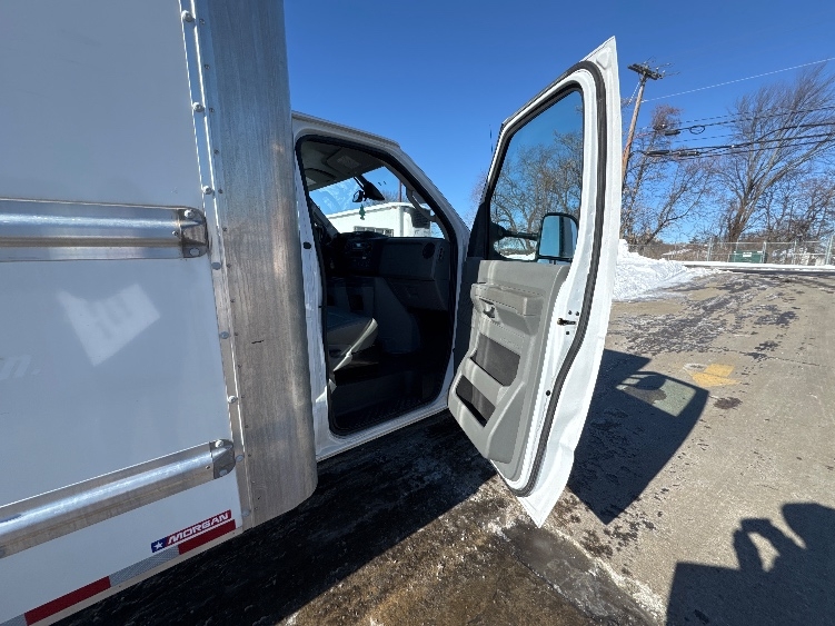 Used 2022 Ford E-350 - photo 21