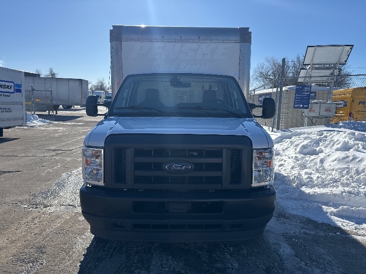 Used 2022 Ford E-350 - photo 2