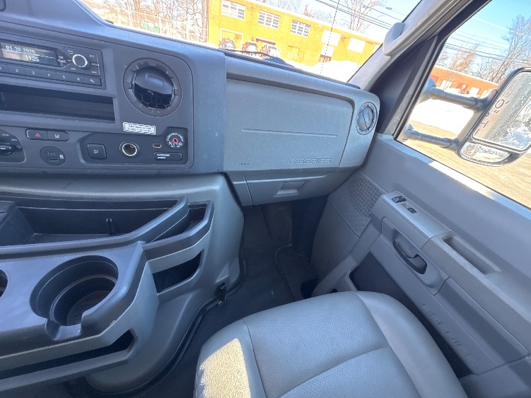 Used 2022 Ford E-350 - photo 22