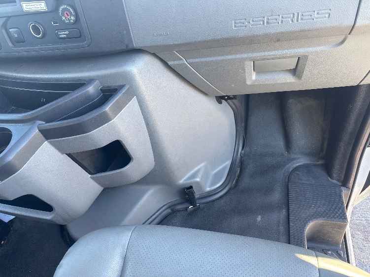 Used 2022 Ford E-350 - photo 23
