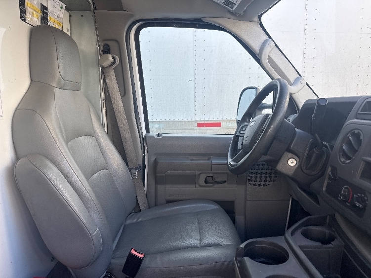 Used 2022 Ford E-350 - photo 26