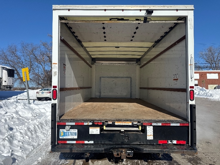 Used 2022 Ford E-350 - photo 10