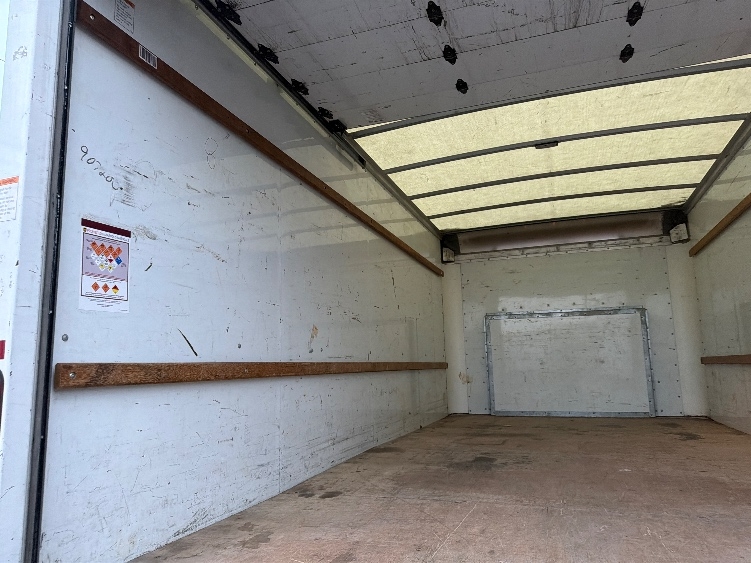 Used 2022 Ford E-350 - photo 13