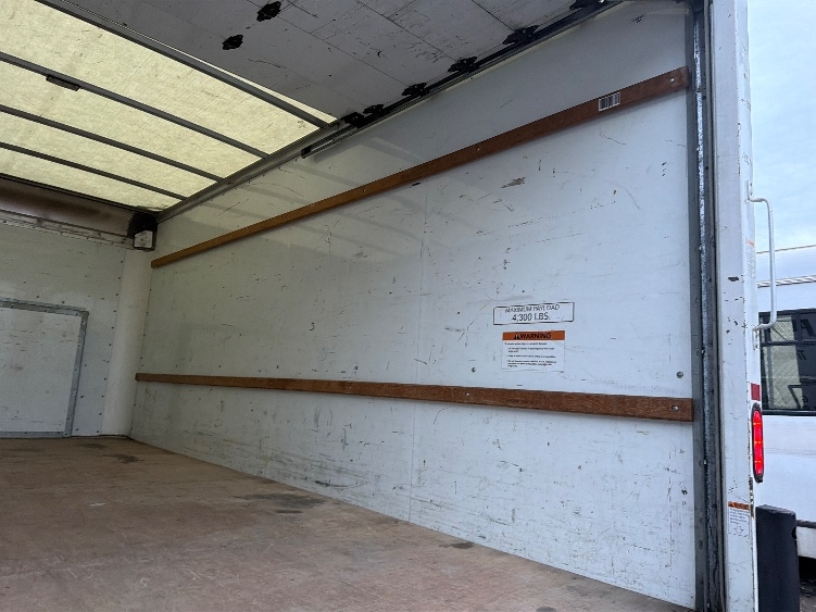 Used 2022 Ford E-350 - photo 14