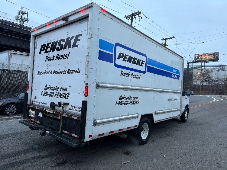 Used 2022 Ford E-350 - photo 15
