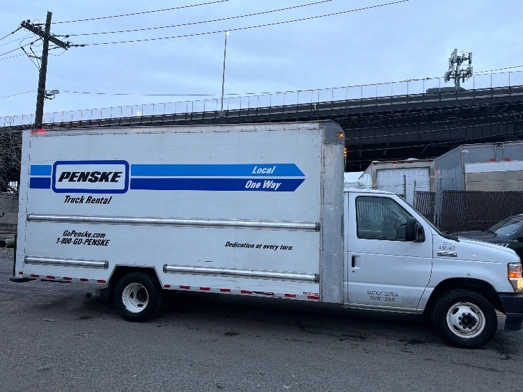 Used 2022 Ford E-350 - photo 17