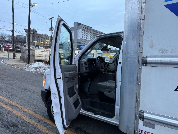 Used 2022 Ford E-350 - photo 18