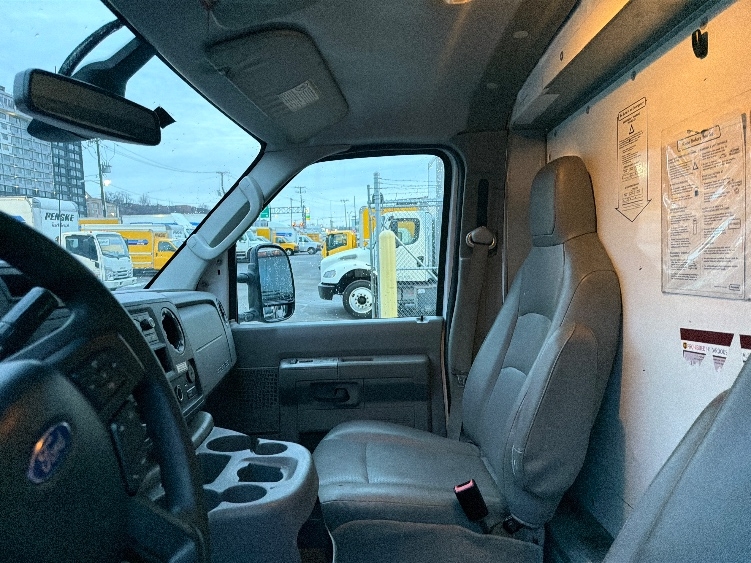 Used 2022 Ford E-350 - photo 21
