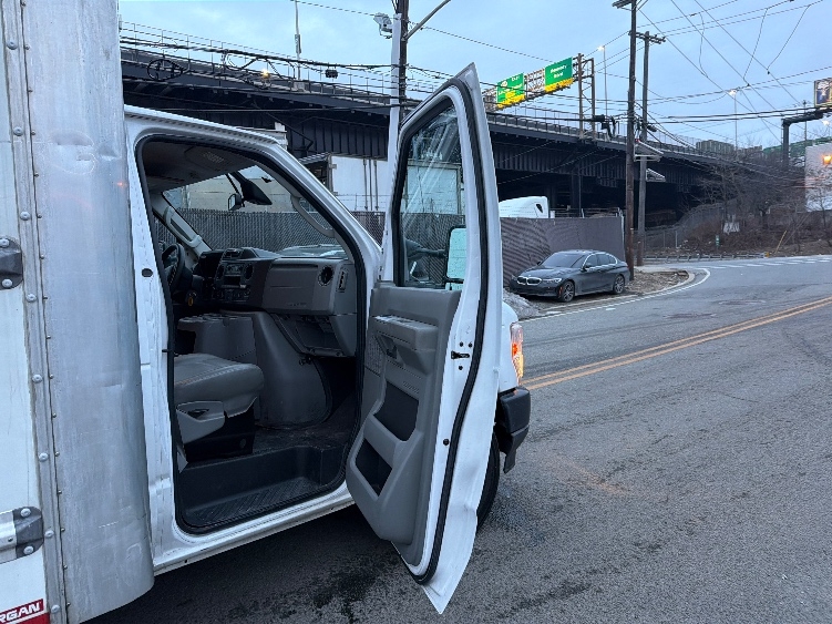 Used 2022 Ford E-350 - photo 22