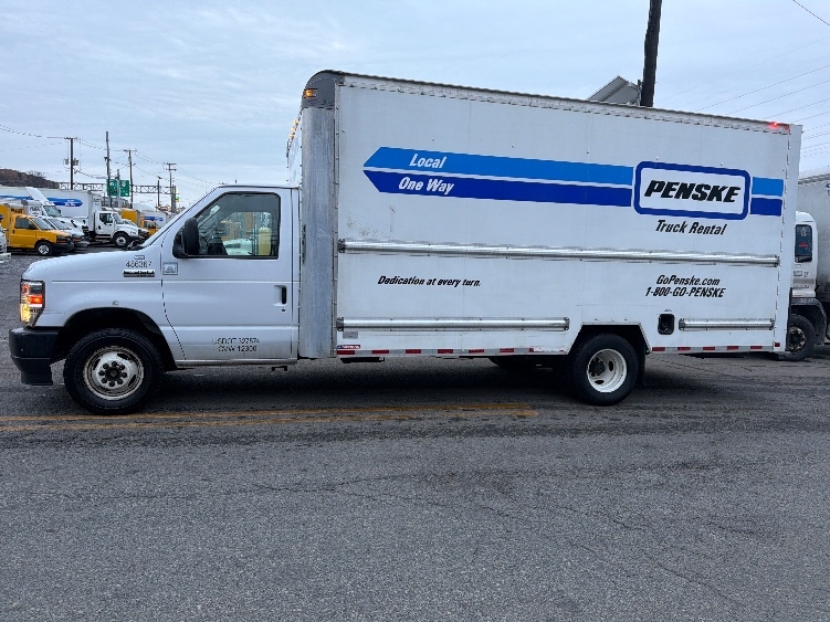Used 2022 Ford E-350 - photo 6