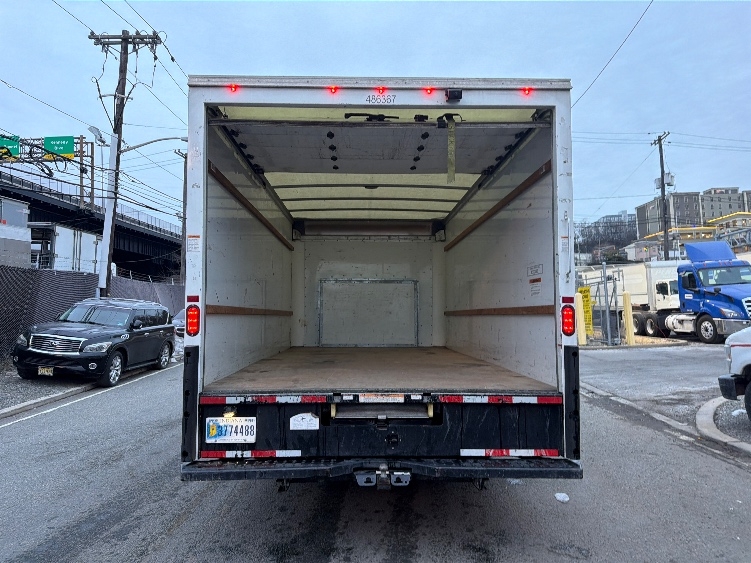 Used 2022 Ford E-350 - photo 11