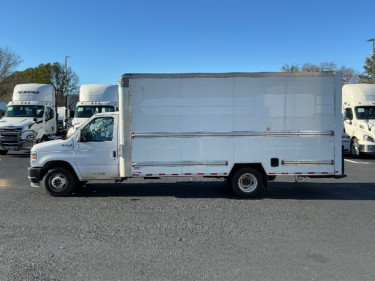 Used 2022 Ford E-350 - photo 6