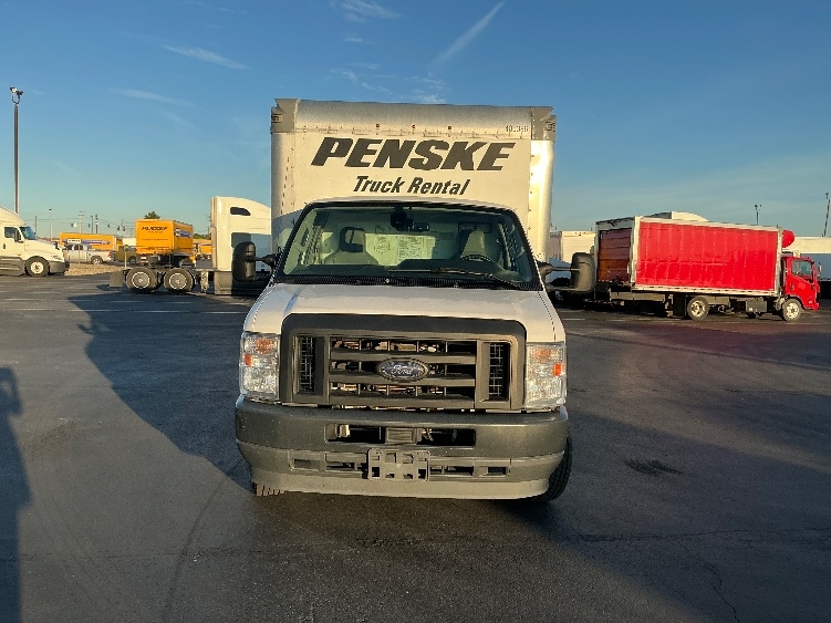 Used 2022 Ford E-350 - photo 2