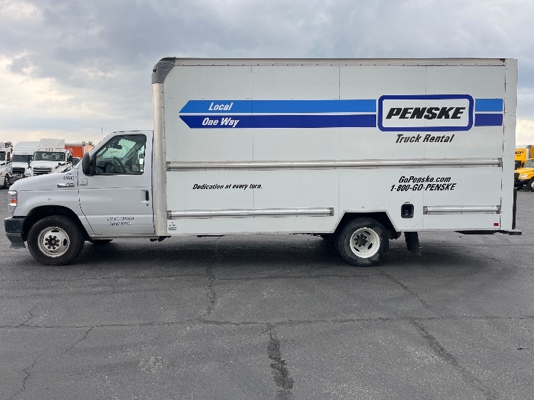 Used 2022 Ford E-350 - photo 4